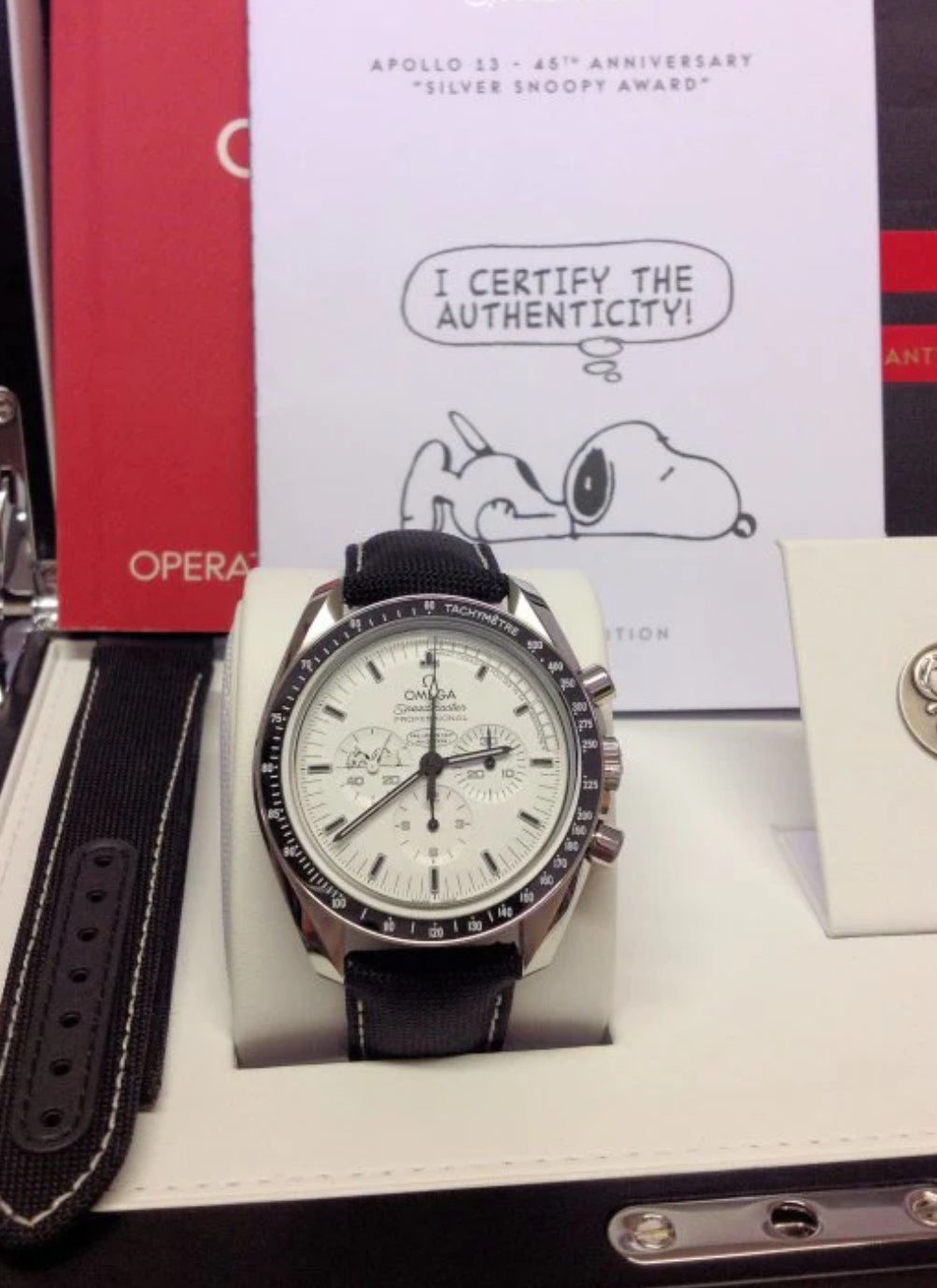 OMEGA SPEEDMASTER SNOOPY